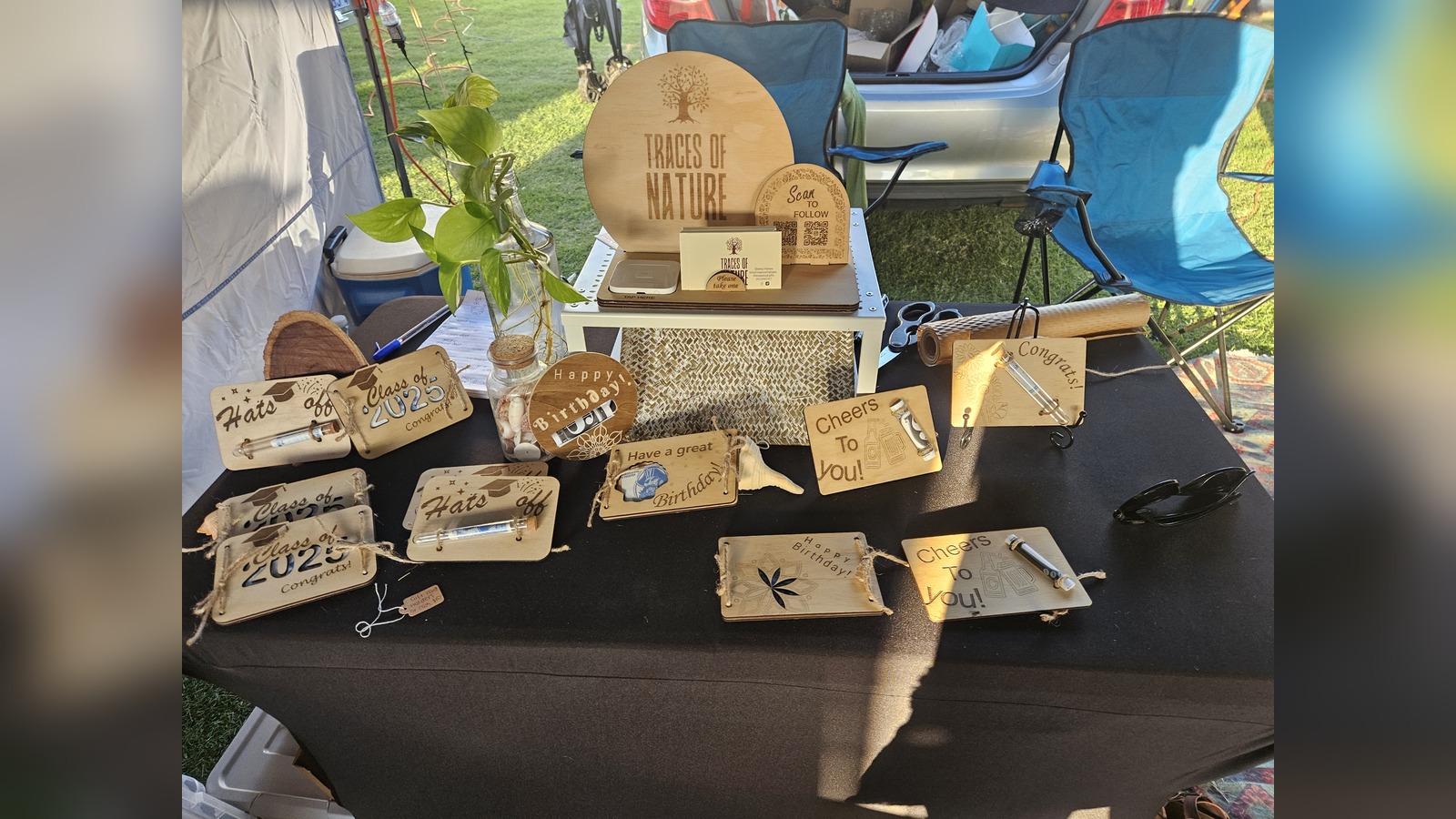 Traces of Nature market table with engraved wooden signs